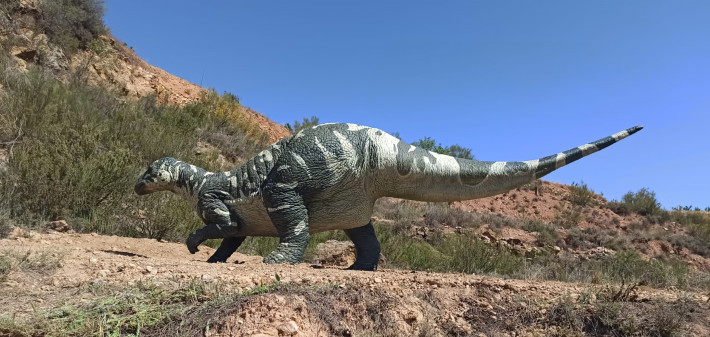 Aris - reparación iguanodón Villanueva - Museo Conca Dellá Isona